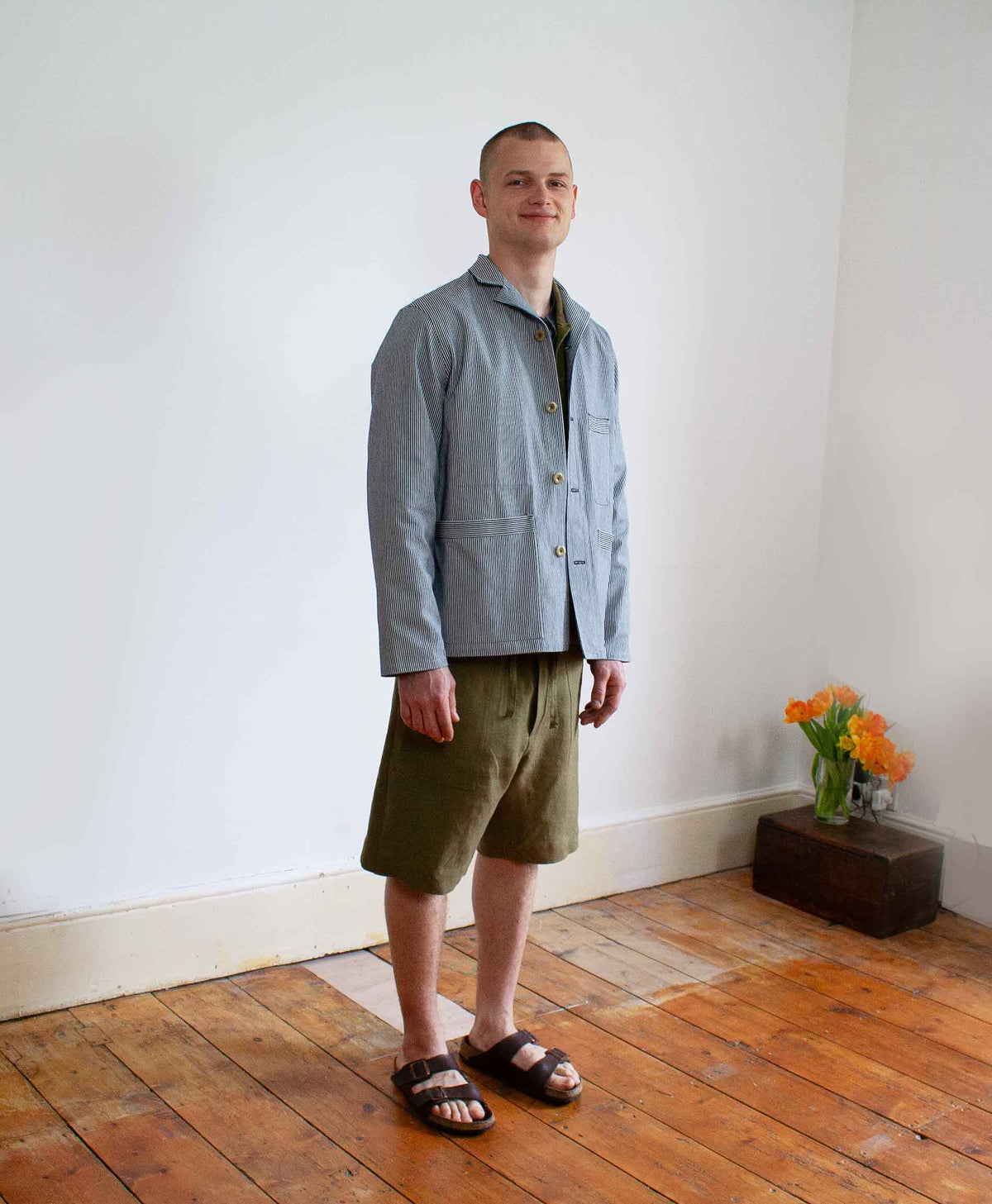 Shorts in sage linen