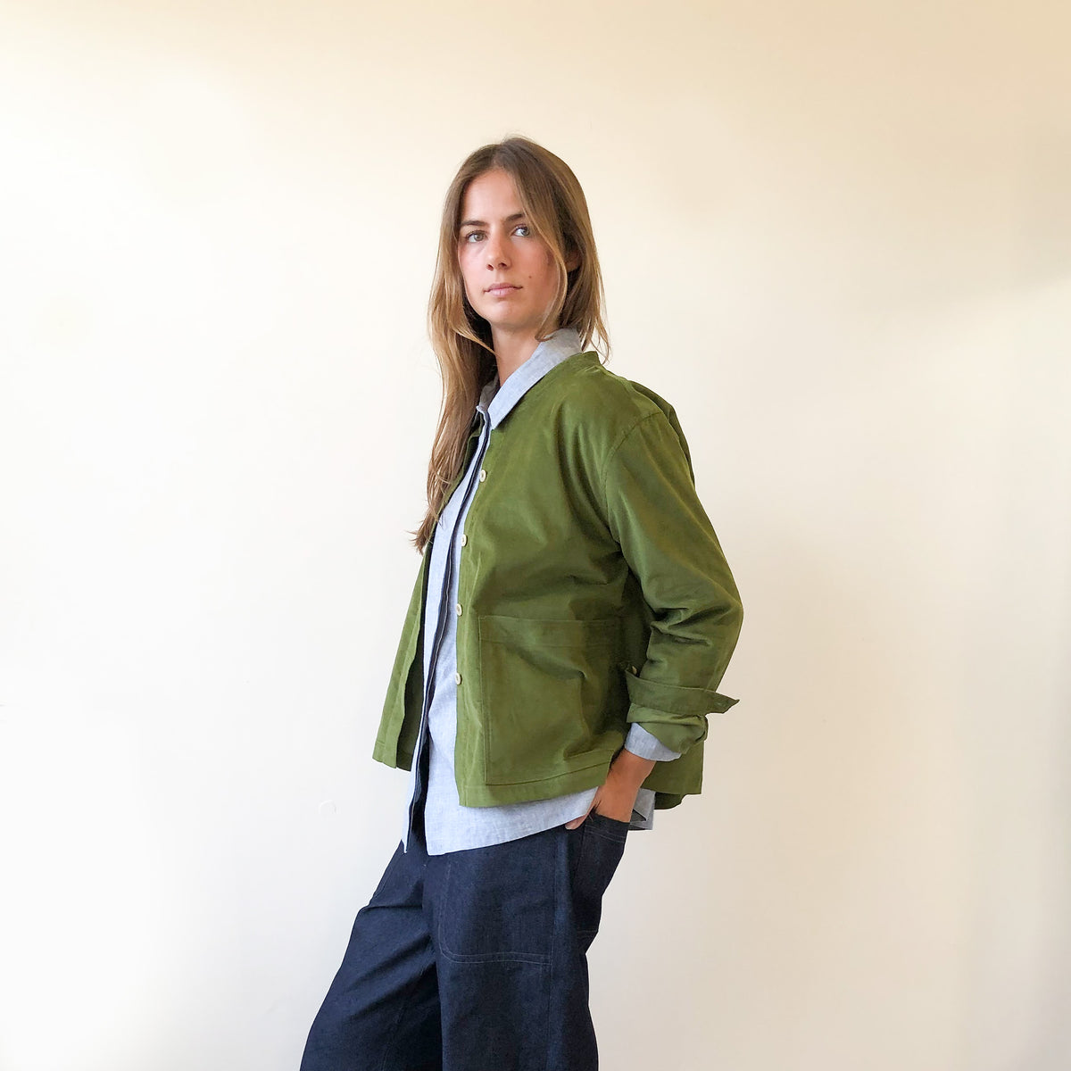 Pocketed overshirt in soft cord green