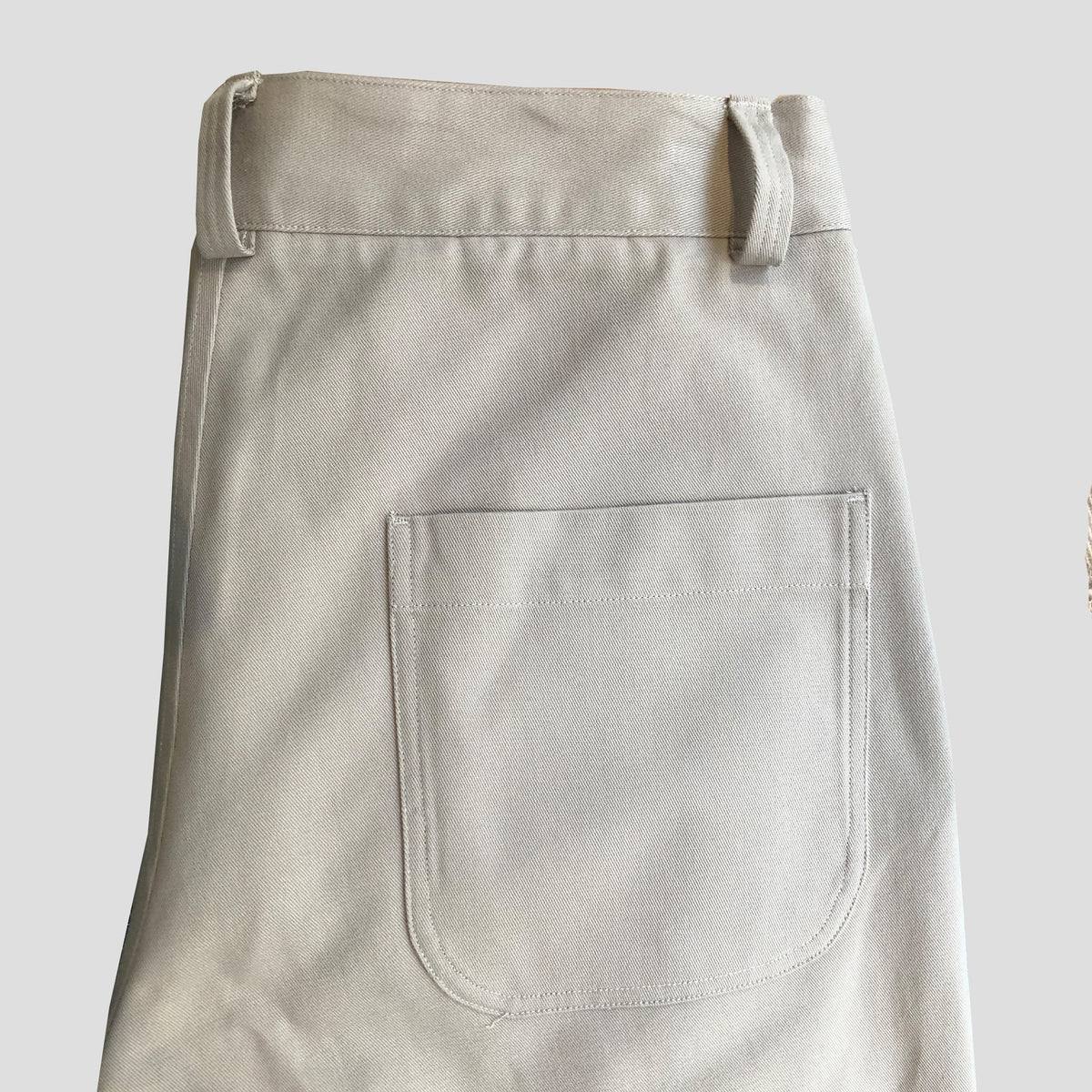 Straight legged trousers in brushed twill light beige