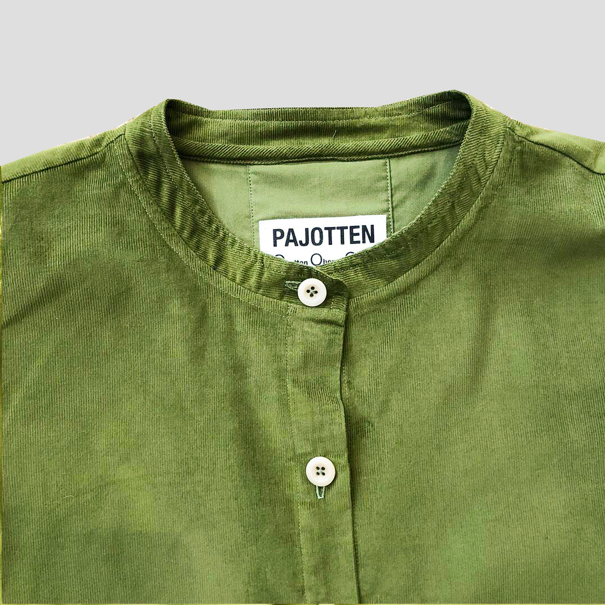 Pocketed overshirt in soft cord green