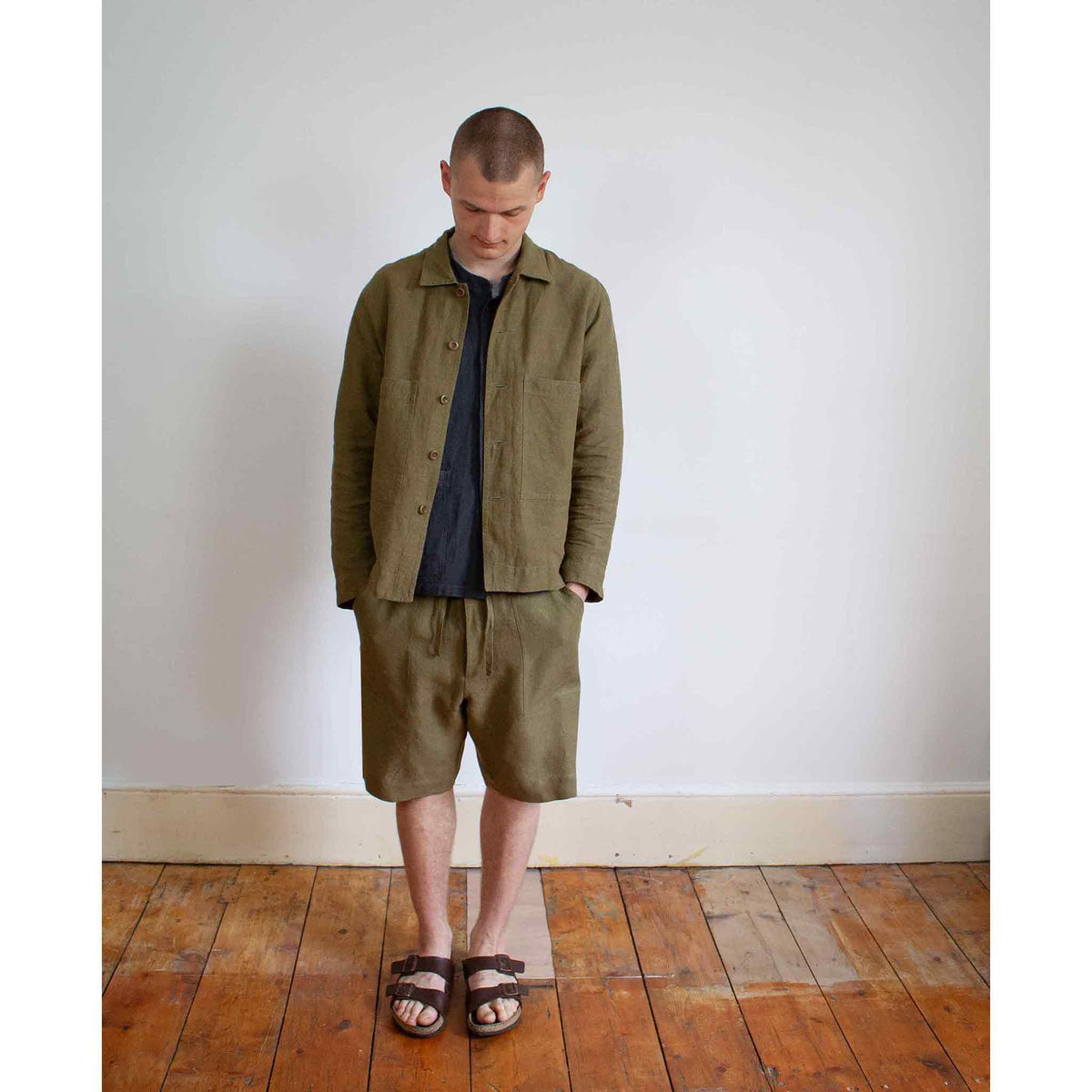 Shorts in sage linen