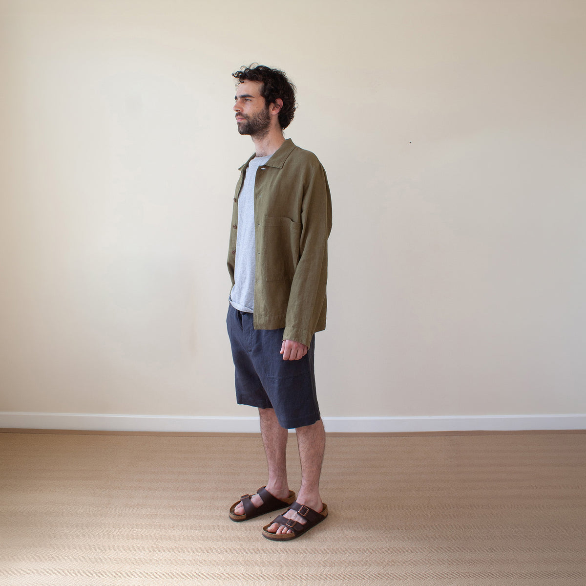 Shorts in coal linen